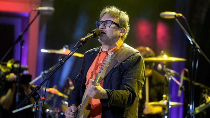 Se reencontraron tras 32 años sin verse: Líder de Enanitos Verdes se casó con la mujer que inspiró “Tus viejas cartas”