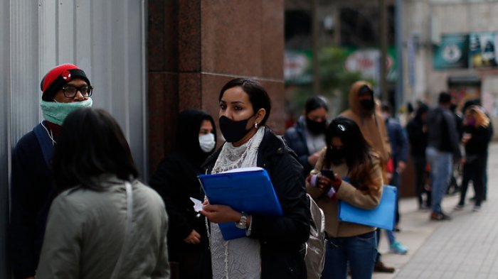 Encuesta UC revela que una de cada cuatro personas ha perdido su trabajo desde el inicio de la crisis