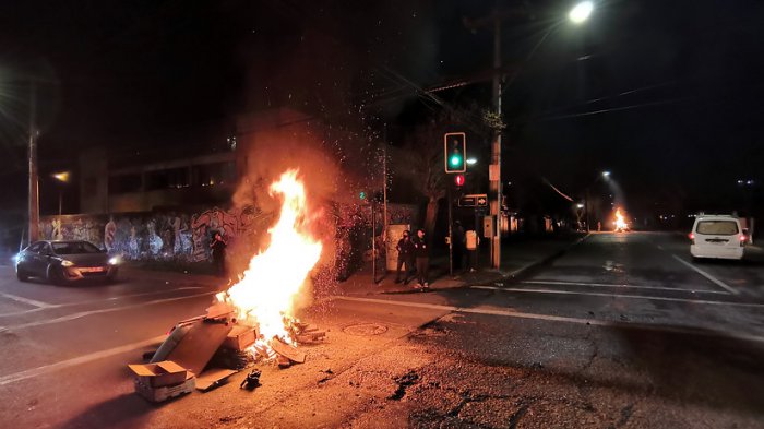 Se registraron cacerolazos y barricadas a horas de votación por retiro de fondos de las AFP