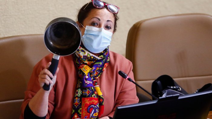 Diputada Sepúlveda llevó una olla a la votación: 