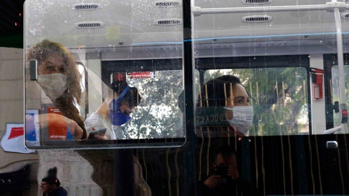 El drama de los conductores de buses del Transantiago: Denuncian contagios y falta de sanitización en las micros