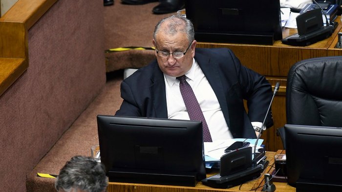 Senador Durana (UDI) no descarta votar a favor del retiro del 10% de las AFP