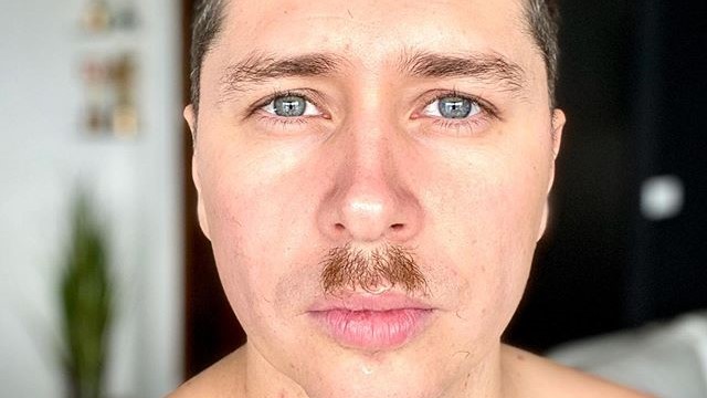 Karol Lucero defendió su bigote ante comparaciones con Hitler: 