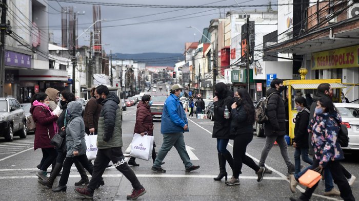 Desde cuarentena a apertura avanzada: Minsal anunciará el plan de desconfinamiento 