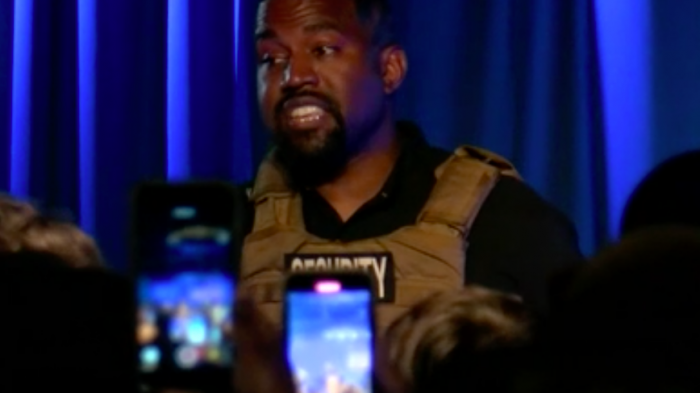 Kanye West lloró, habló sobre aborto y usó un chaleco antibalas en su primer acto de campaña presidencial