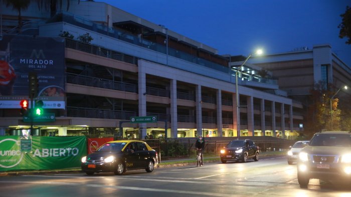 Fiscalía pide 300 días de cárcel para doctora con COVID-19 sorprendida en el Mall Alto Las Condes