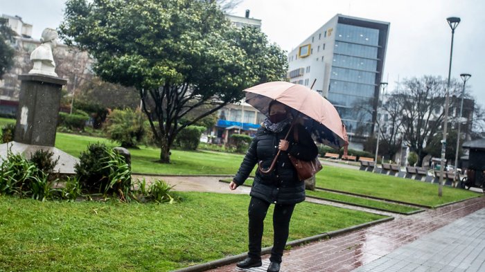 ¡Como si fuese invierno! Lluvias podrían dejar hasta 15 milímetros de agua en Santiago