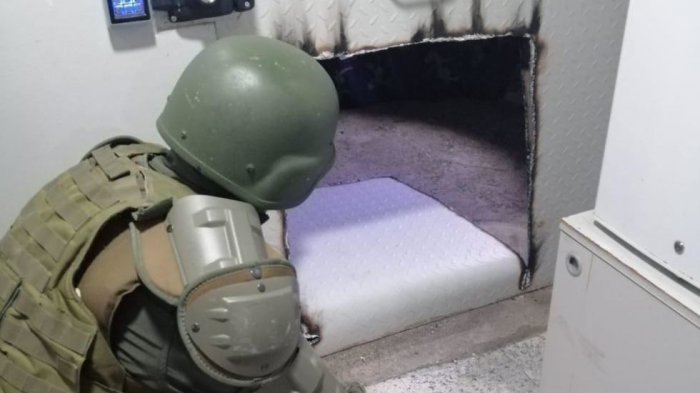 Abrieron un forado y los descubrieron: Detienen a delincuentes que entraron a robar la bóveda de un banco