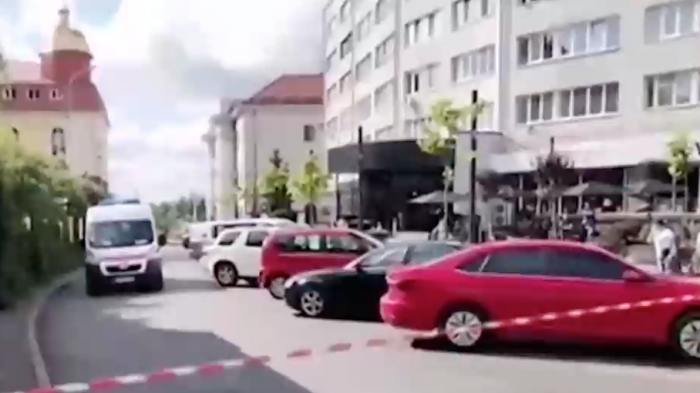 20 personas fueron secuestradas arriba de un bus por hombre con explosivos