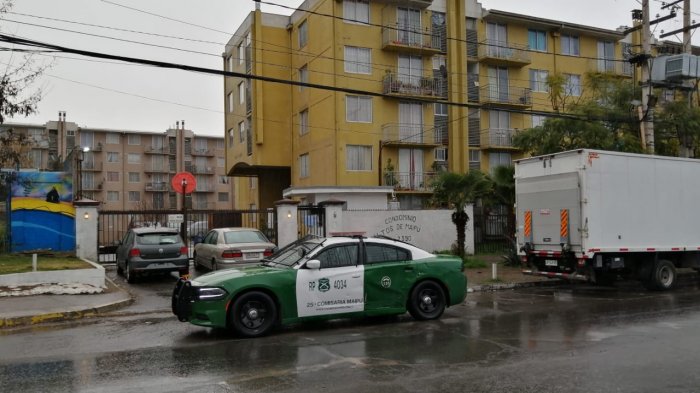 Mujer grave en femicidio frustrado: Pareja la apuñaló y luego se mató lanzándose desde el balcón