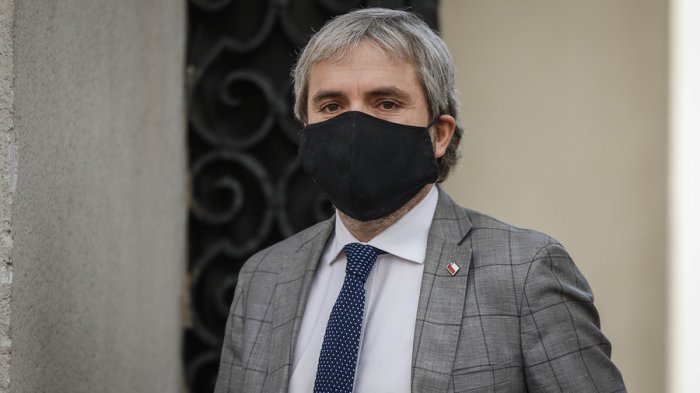 Blumel condena amenazas a parlamentarios por retiro del 10%: 