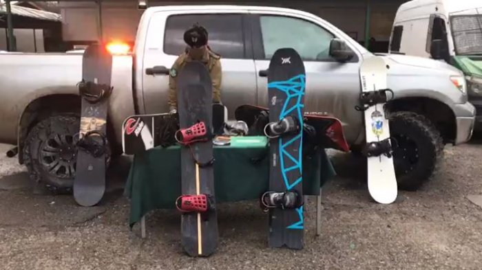Detienen a 5 jóvenes que realizaban snowboard en las cercanías de Valle Nevado
