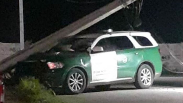 Roban y chocan una patrulla de Carabineros: Funcionarios estaban ayudando a un bebé