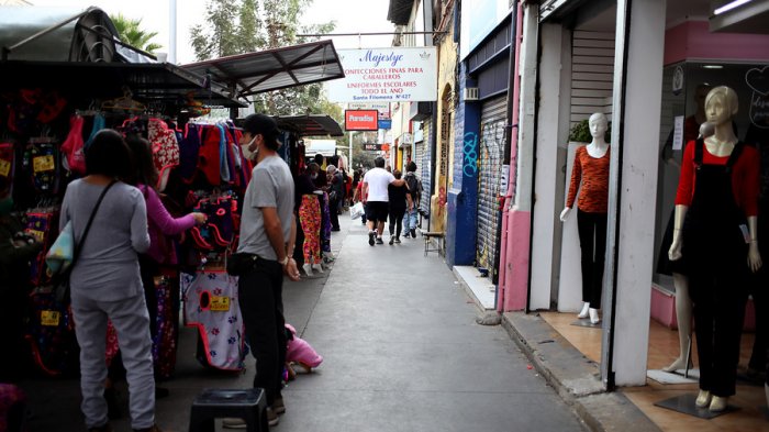 Telas de cobre, mascarillas a la moda y sin probadores: Así sería Patronato post pandemia