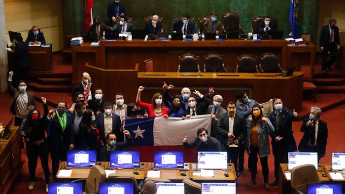 Proyecto de retiro de fondos de AFP será ley y Minsal informa la mayor cifra de contagios en 6 días