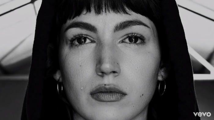 Úrsula Coberó pasa de las lágrimas al baile en el nuevo video de Dua Lipa, J Balvin y Bad Bunny