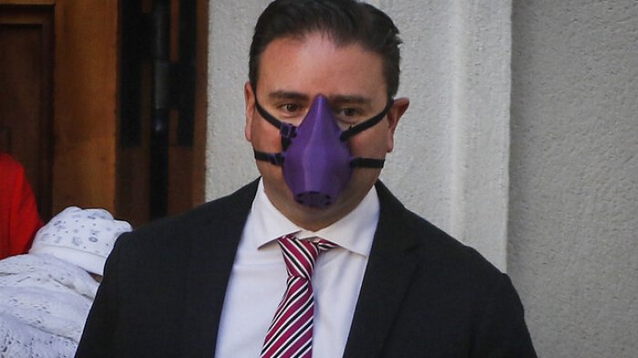 Christian Pino aclara el origen de su comentada mascarilla en el cambio de gabinete