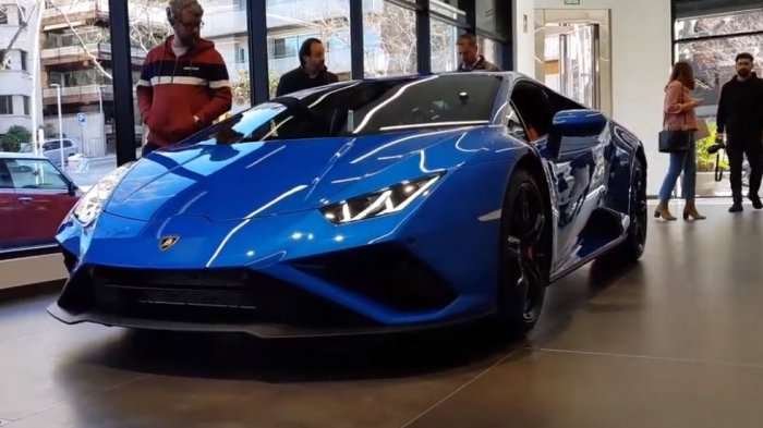 Sujeto impresentable recibió fondos de un programa de ayuda por el COVID-19 y se compró un Lamborghini