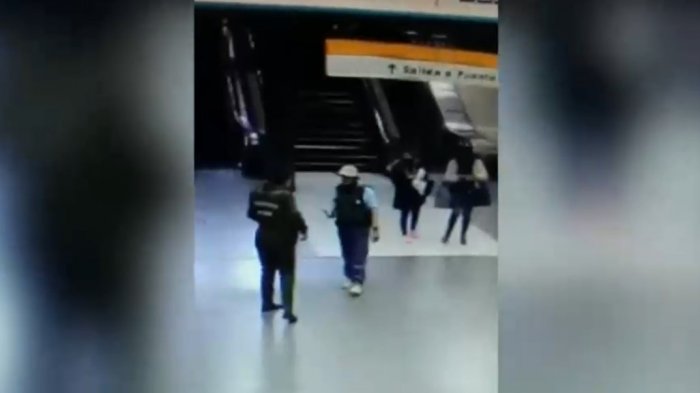 Sujeto atacó a carabinera e intentó quitarle el arma en plena estación de Metro
