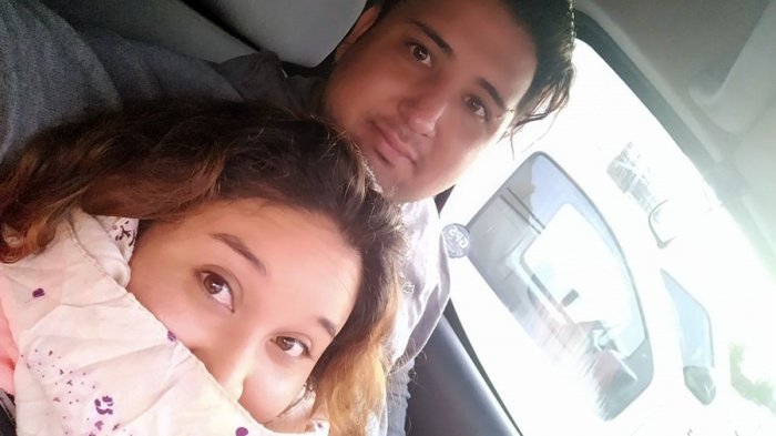 Marido lleva dos meses en la UCI: Vecinos venden completos para ayudar a joven madre sin ingresos