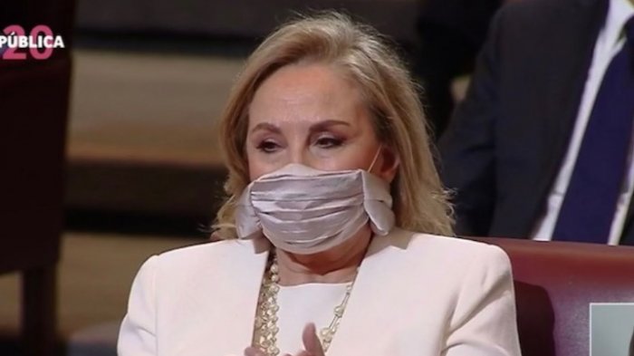 Mascarilla de Cecilia Morel dejó una serie de memes en redes sociales