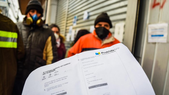 Hoy comenzó la etapa presencial para el retiro del 10%: Estos 22 centros están habilitados