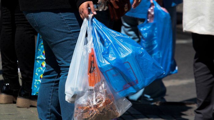 Se acabaron: Comercio ya no podrá entregar bolsas plásticas a clientes