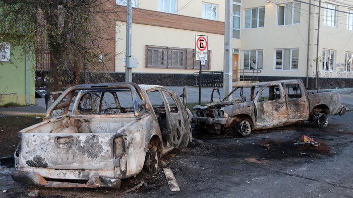 Fiscalía investigará a civiles por quema de vehículos y transgresión de toque de queda en la Araucanía