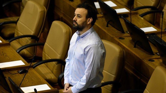 Diputado Bernales: “Lo que hizo el Gobierno fue tirarle un salvavidas a estos famosos papitos corazón