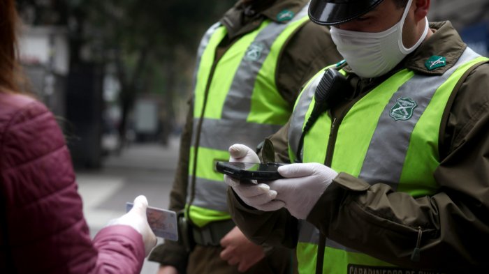 Sobreseen a mujer que fue detenida por quebrantar toque de queda para denunciar violación