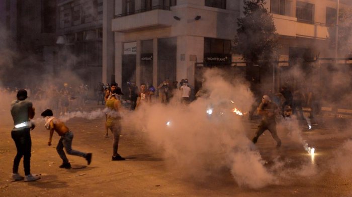 Tensión en Líbano: Tres ministros renuncian tras protestas por explosión en Beirut