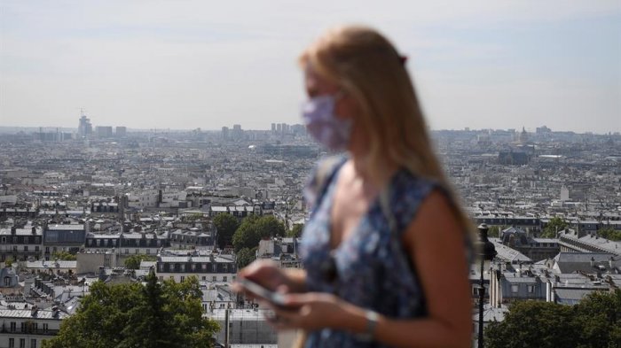 Uso de mascarilla vuelve a ser obligatorio en zonas turísticas de París tras aumento en las cifras