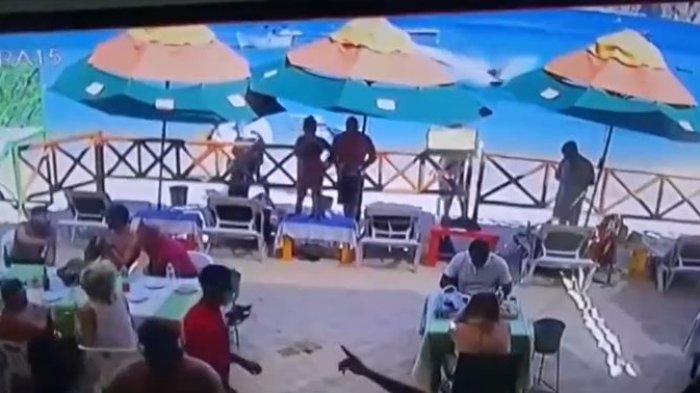 Moto de agua sin control se estrelló contra un bar en la playa: Hubo un muerto