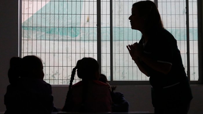 Profesores ganan batalla legal contra apertura de colegios en Florida en medio de la pandemia