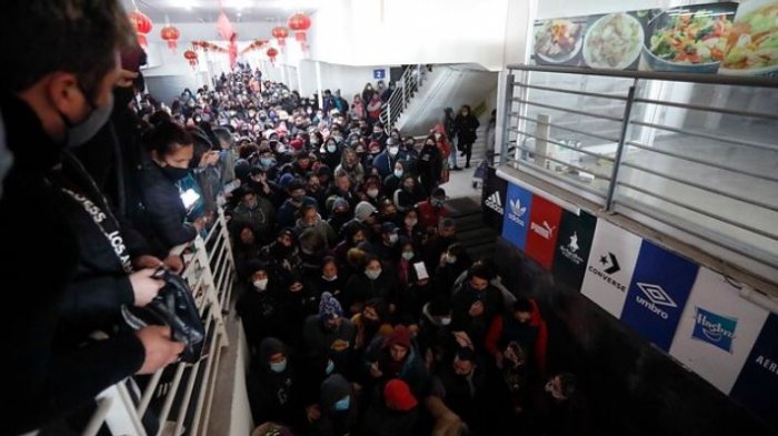 Cientos aglomerados en apertura de Mall Chino: Llegó el Intendente a fiscalizar