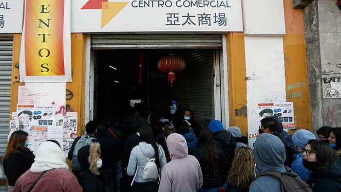 Mall chino es clausurado tras registrar grandes aglomeraciones en primer día de funcionamiento