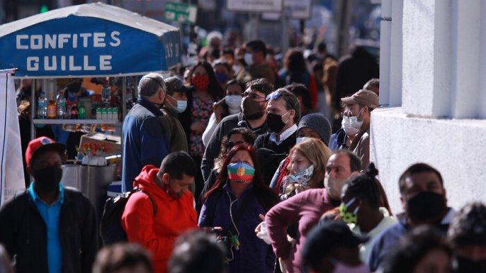 Transición: Sucursal de la Tía Rica también registra aglomeraciones