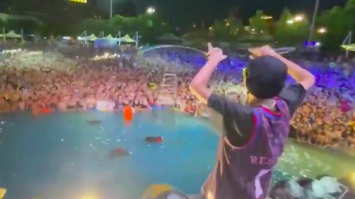 Miles de personas participaron en fiesta de parque acuático en Wuhan