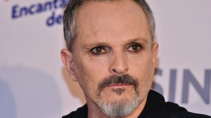 Miguel Bosé sigue difundiendo que el COVID-19 es una conspiración y respalda manifestación antimascarillas