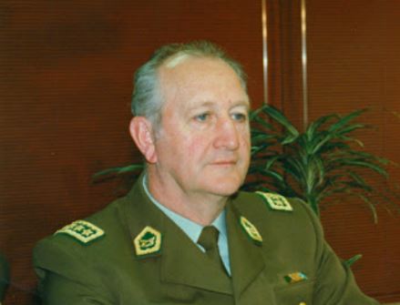 Parlamentarios critican a Carabineros por bautizar academia como 