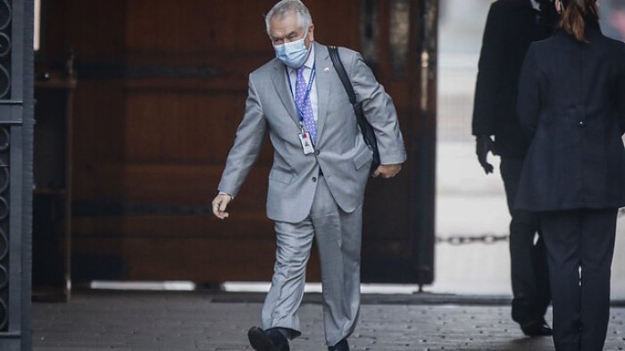 Ministro de Salud y vacuna contra el COVID-19: Dice que será gratuita, pero no cree que deba ser obligatoria para todos