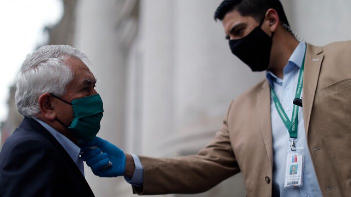 Plebiscito: Ministro de Salud sugiere que personas enfermas con COVID-19 no voten