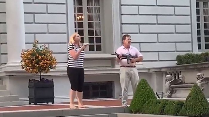 Pareja que amenazó a manifestantes entregan apoyo a Trump: 