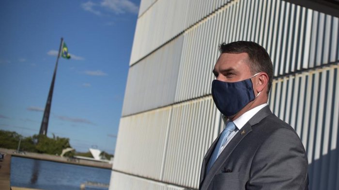 Hijo mayor de Bolsonaro tiene COVID-19 y toma hidroxicloroquina como tratamiento