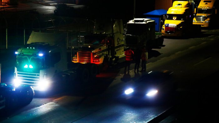 Camioneros se instalaron en la Ruta 68 e iniciaron paralización