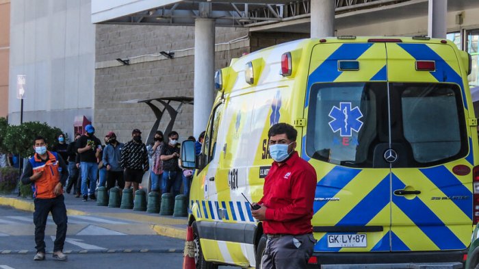 Hombre murió mientras esperaba en la fila de un mall en Calama