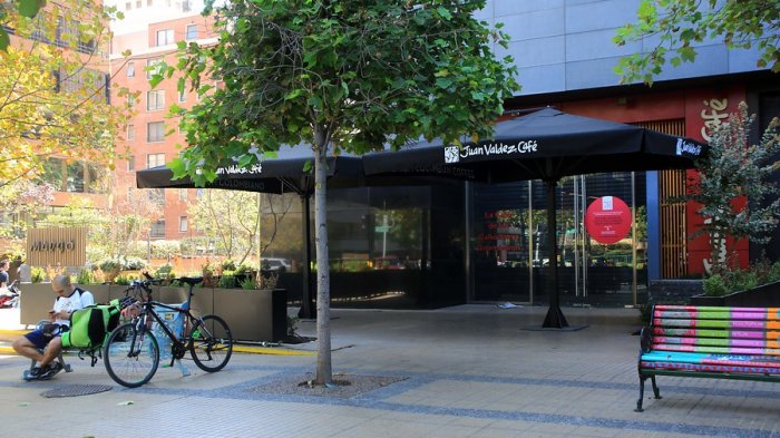 Lavín entrega parte de la calle a restaurantes de Isidora Goyenechea durante fase 3