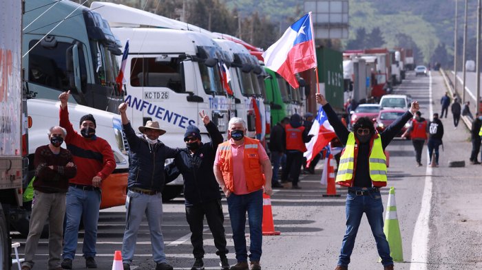 Camioneros rechazan propuesta y Gobierno no descarta invocar Ley de Seguridad del Estado