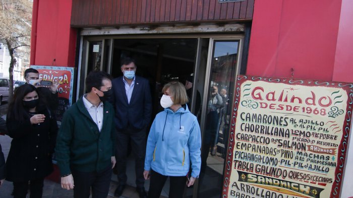 Con mesas a 2 metros de distancia: Así será la reapertura al público de restaurantes y cafés