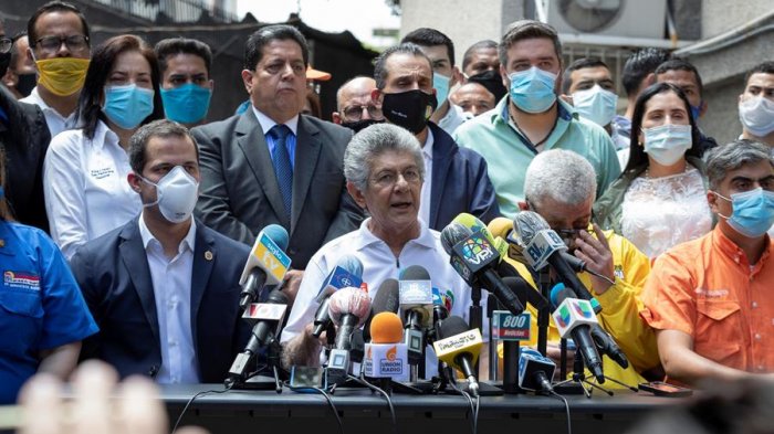 110 opositores son indultados por Venezuela para promover 